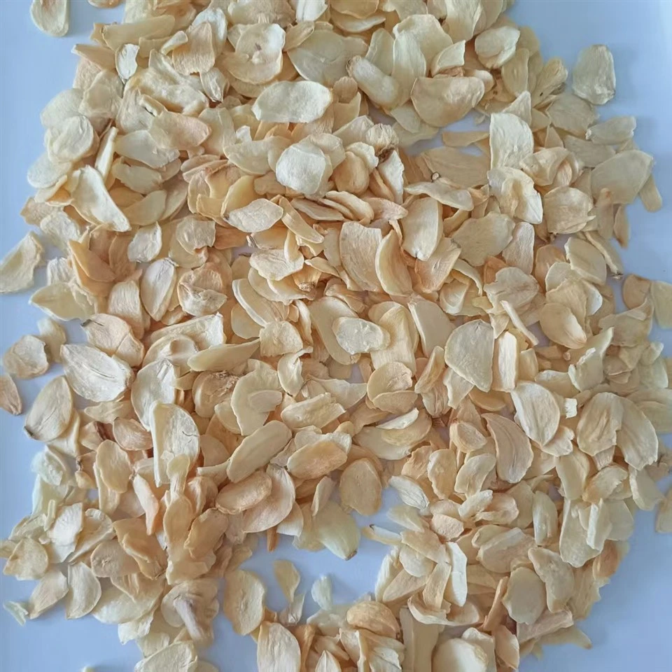 dehydrated garlic flakes